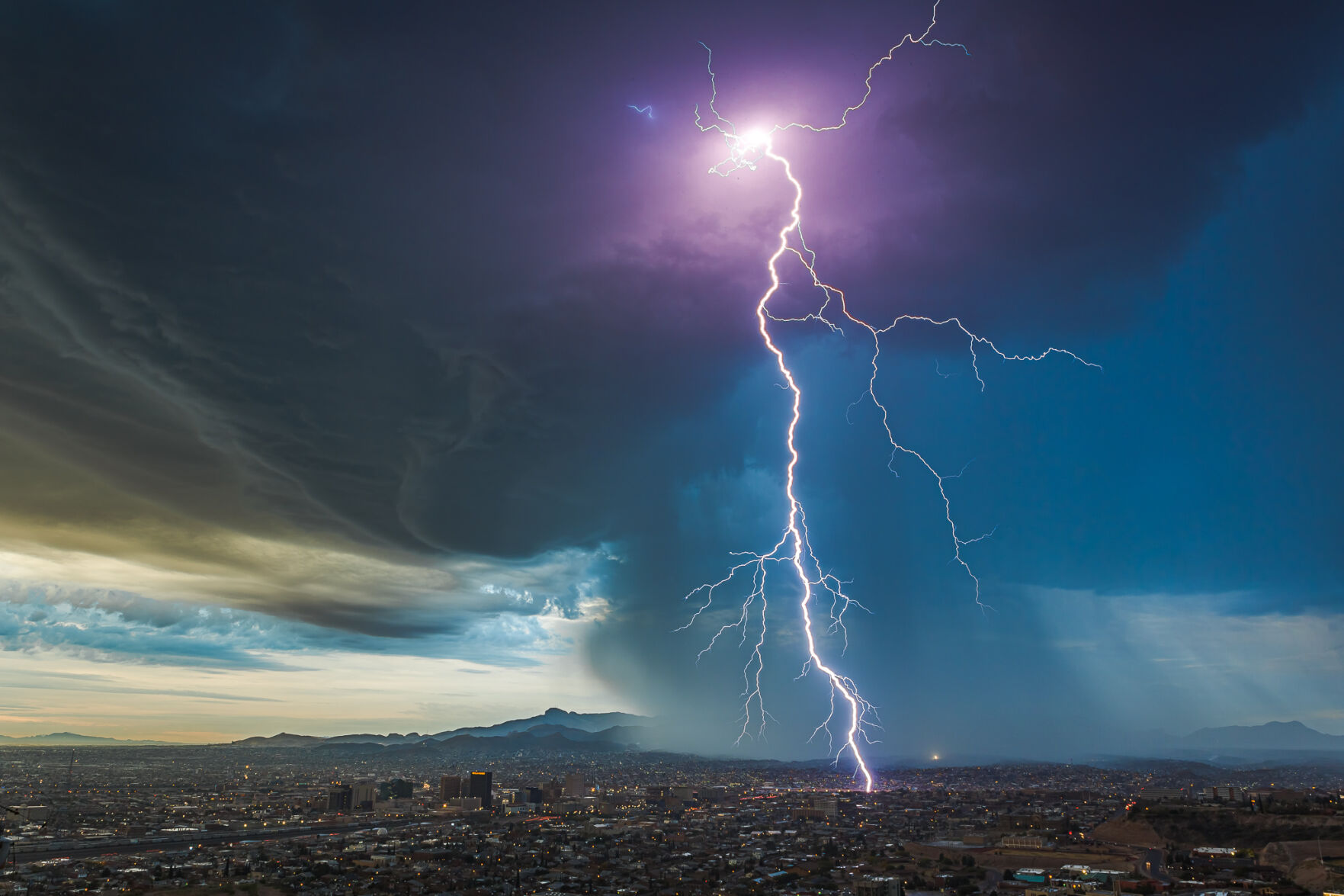 Predawn Thunderstorm/El Paso